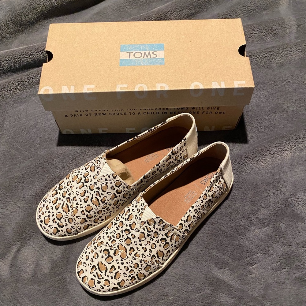 Brand New TOMS